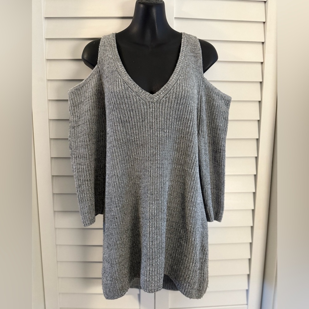 Kismet Gray Cold-Shoulder V-Neck Sweater Fits more like small .